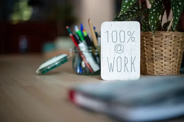 desk-640x480-69698554.jpeg