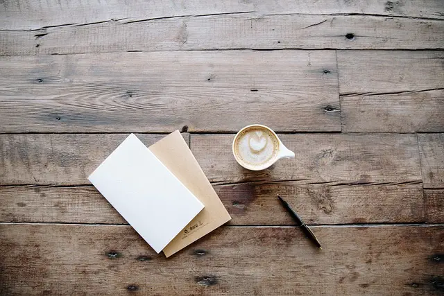 desk-640x480-81426954.jpeg