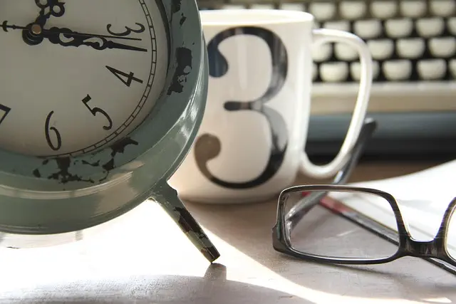 desk-640x480-46499935.jpeg
