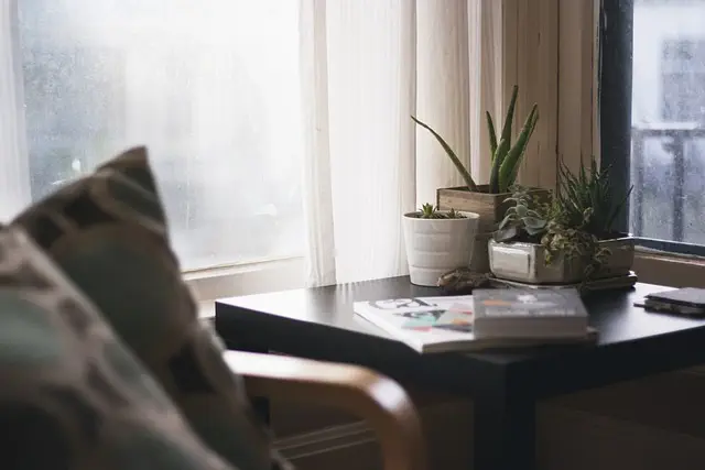 desk-640x480-50328577.jpeg