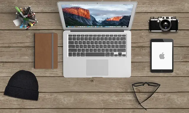 desk-640x480-63894200.jpeg