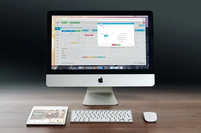 desk-640x480-70126344.jpeg
