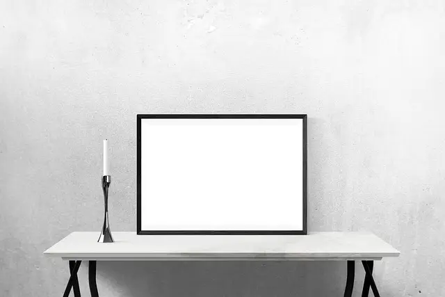 desk-640x480-73077182.jpeg