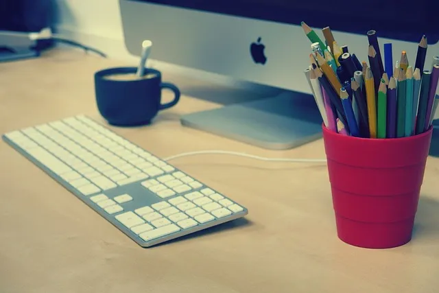 desk-640x480-2649838.jpeg