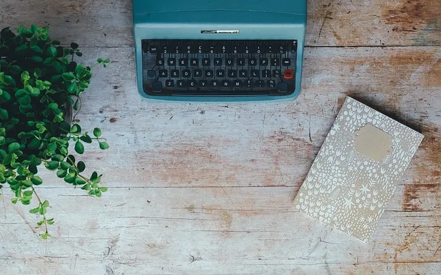 desk-640x480-43947102.jpeg