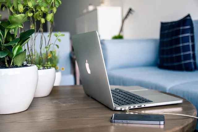 desk-640x480-15640815.jpeg