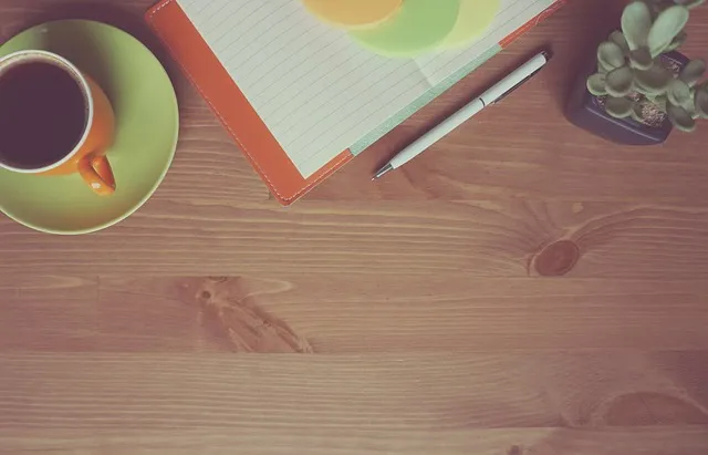 desk-640x480-66132937.jpeg
