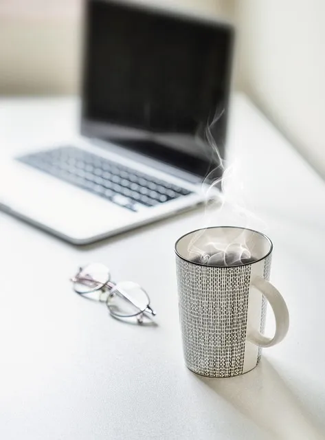 desk-640x480-34265526.jpeg